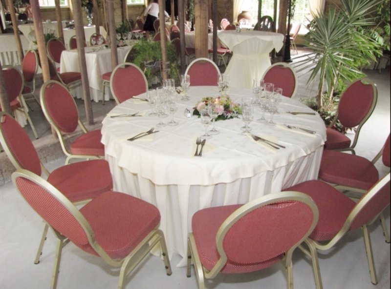 tafel-gedekt-met-bloemen-656-3
